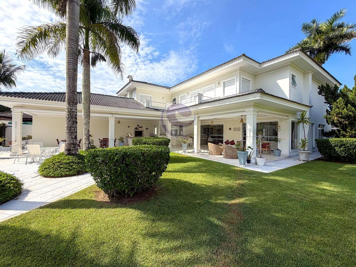 Villa Kassardjian - Uma casa para viver hoje e valorizar amanhã no Jardim Acapulco.
