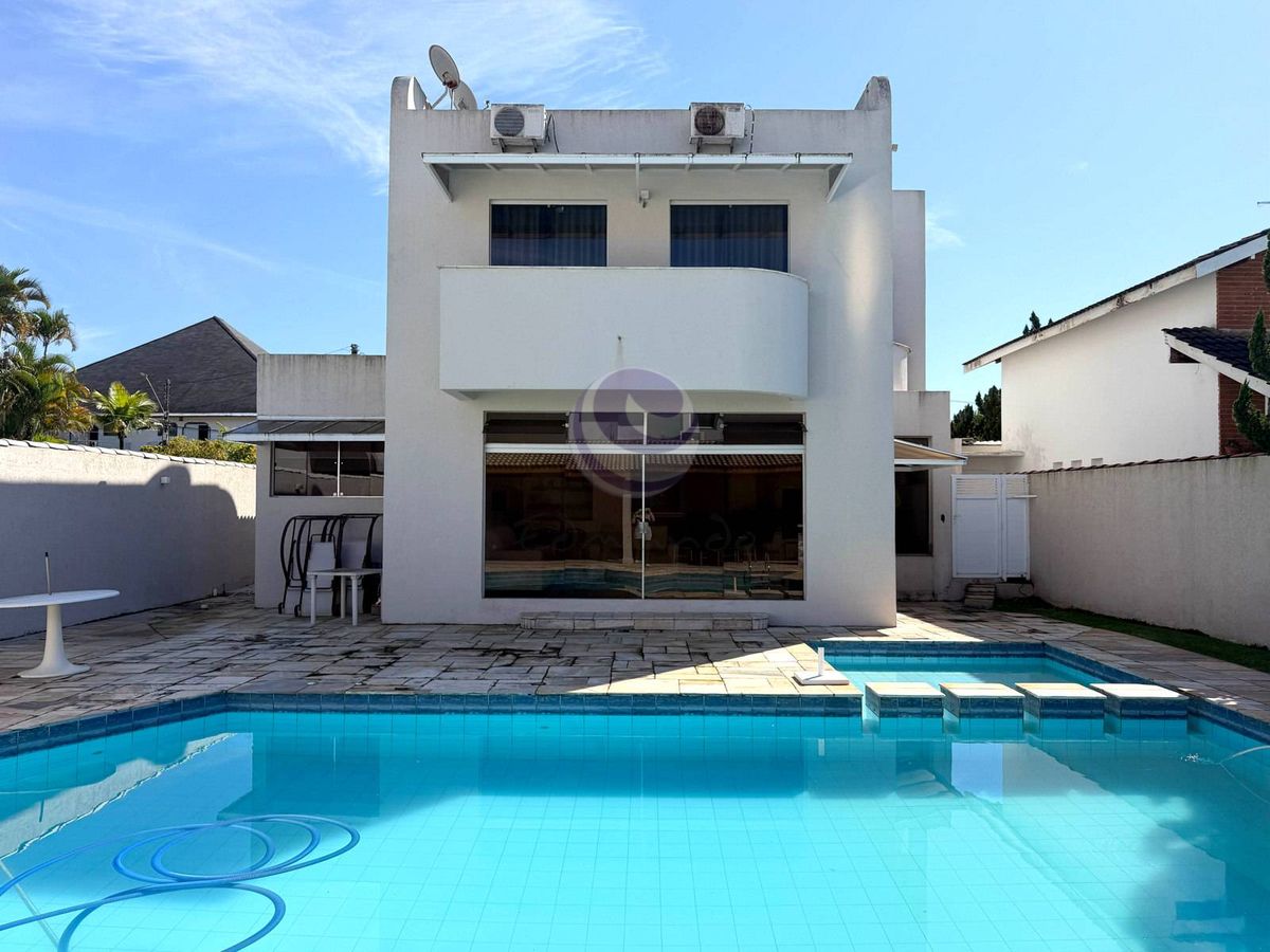Villa Soares — Uma casa leve, acolhedora e feita para viver o melhor do Jardim Acapulco.