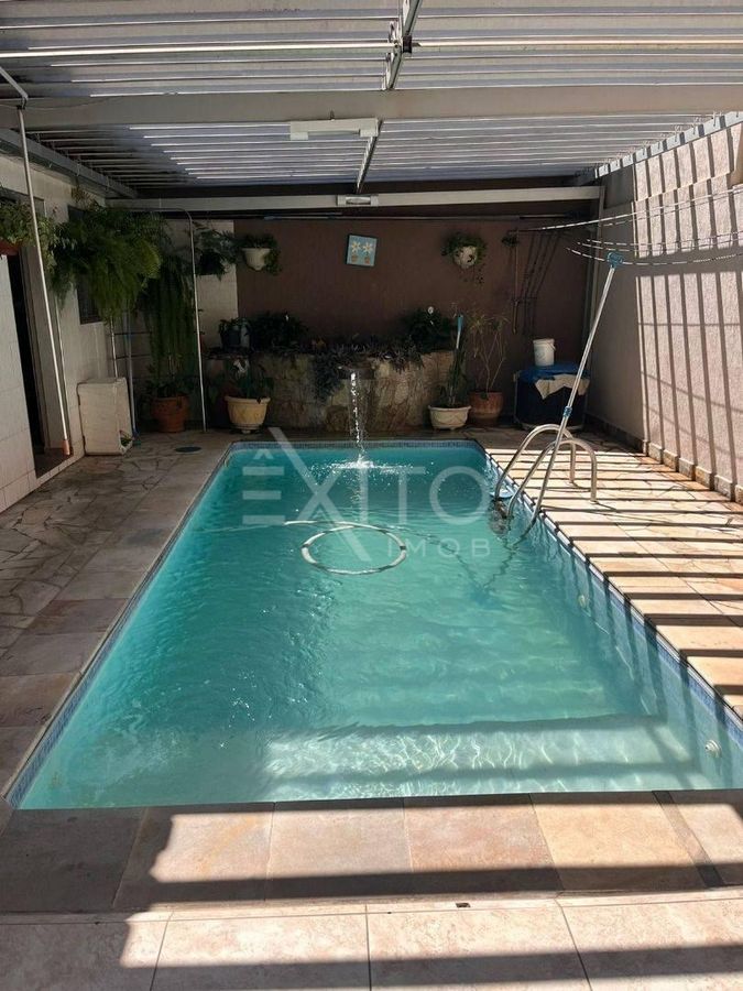 Casa, 4 quartos, 248 m² - Foto 2