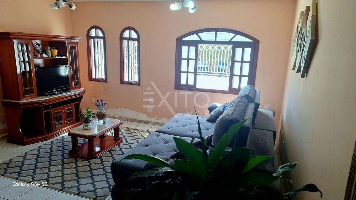 Casa, 3 quartos, 186 m² - Foto 2