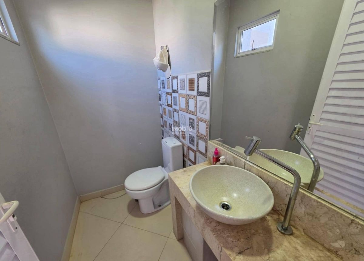 CASA TÉRREA COM 3 QUARTOS, PISCINA E EDÍCULA COM CHURRASQUEIRA NO BAIRRO JARDIM BOURBON EM FOZ DO IGUAÇU - PR.