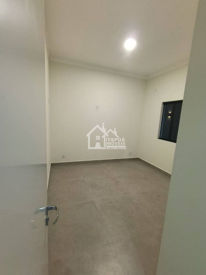 Casa com piscina alto padrão de acabamento no Balneário Paese