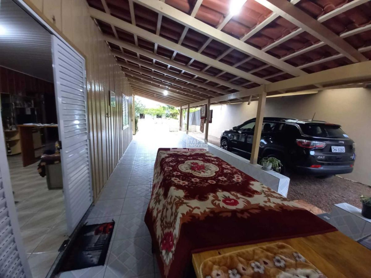 Casa de madeira com 3 dormitórios, apenas 400 metros do mar, localizado no Balneário Jardim Pérola do Atlântico em Itapoa/SC.