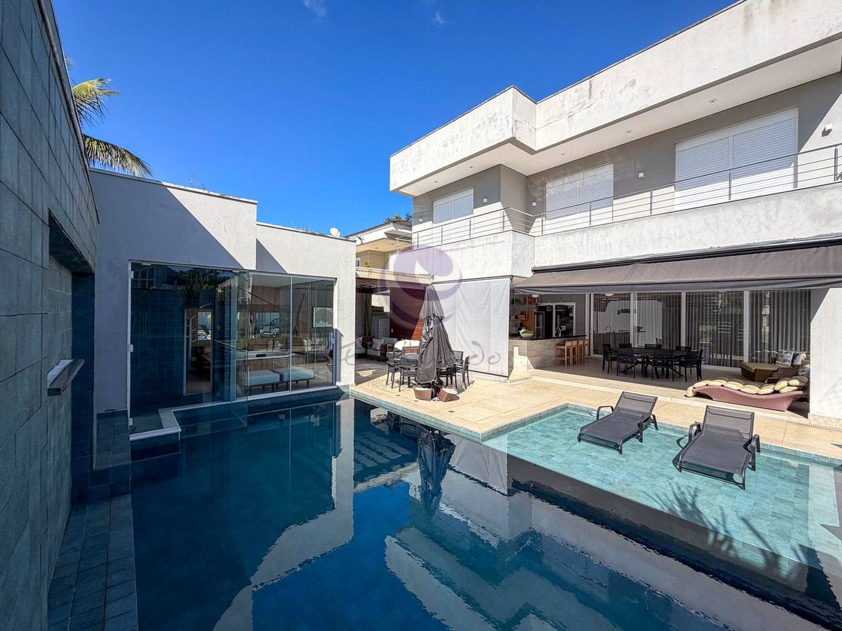 Villa Pires — A casa ideal para quem não abre mão de espaço, integração e lazer no Jardim Acapulco.