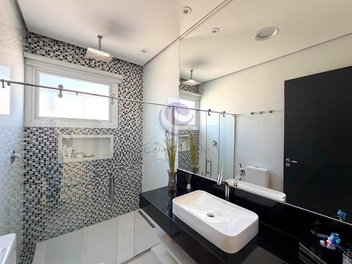 Villa Pires — A casa ideal para quem não abre mão de espaço, integração e lazer no Jardim Acapulco.