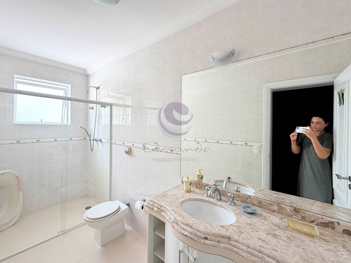 Villa Kassardjian - Uma casa para viver hoje e valorizar amanhã no Jardim Acapulco.