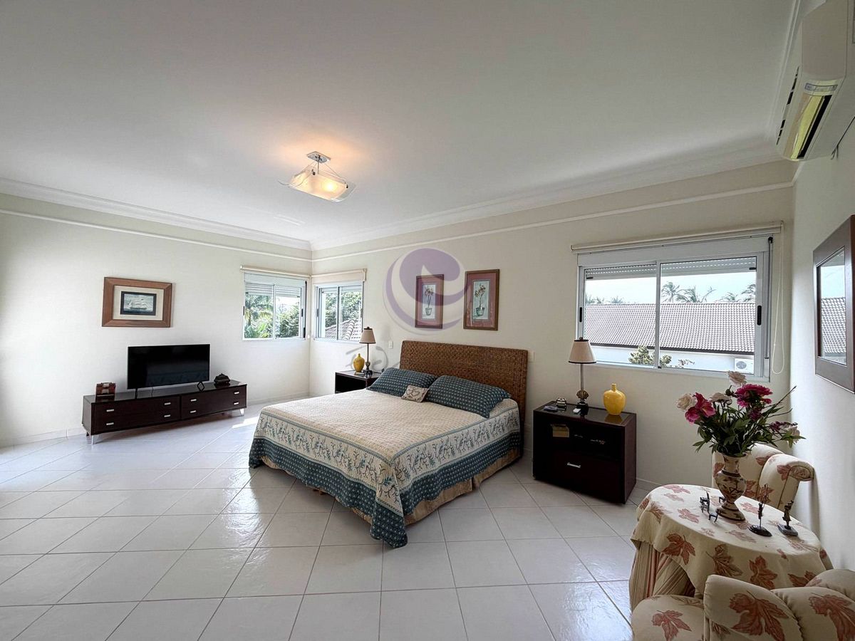 Villa Kassardjian - Uma casa para viver hoje e valorizar amanhã no Jardim Acapulco.