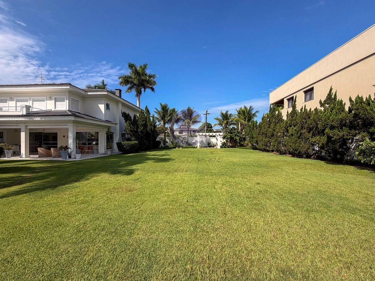 Villa Kassardjian - Uma casa para viver hoje e valorizar amanhã no Jardim Acapulco.
