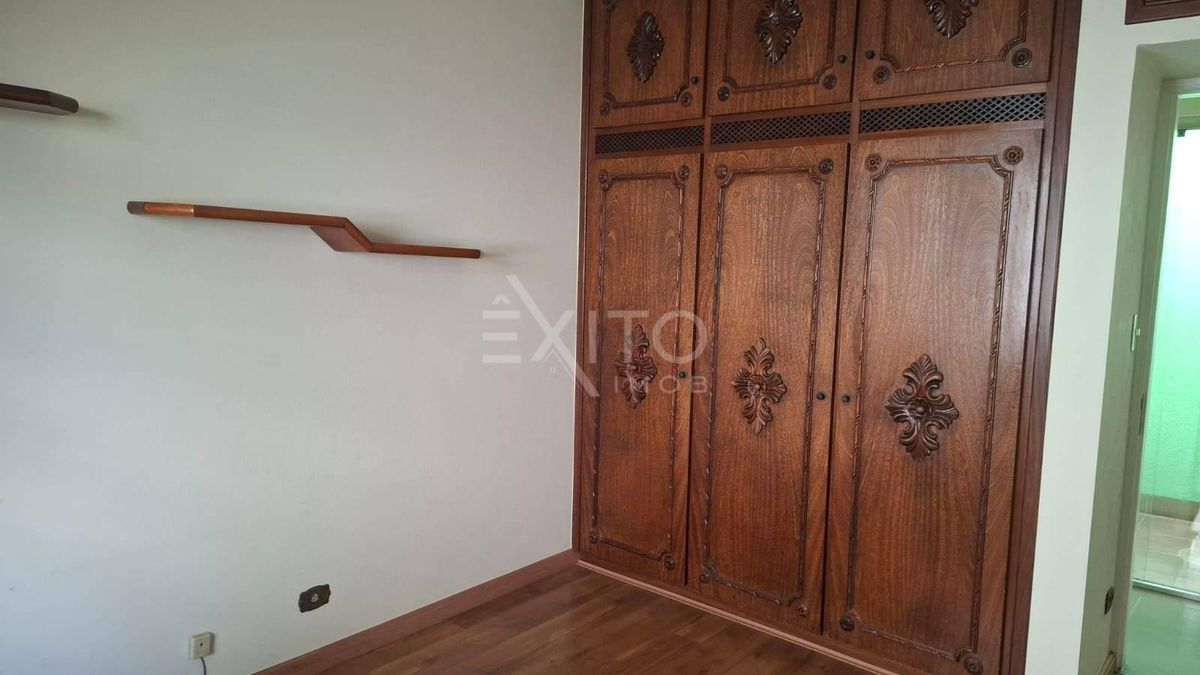 Casa, 6 quartos, 245 m² - Foto 4