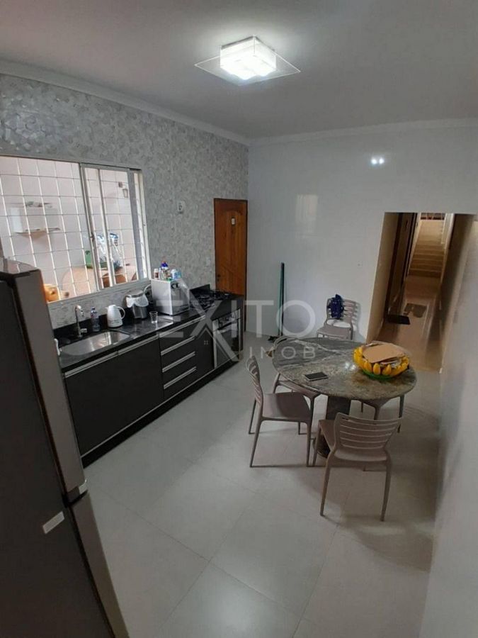 Casa, 3 quartos, 184 m² - Foto 2