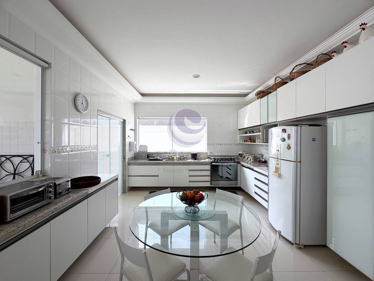 Villa Kassardjian - Uma casa para viver hoje e valorizar amanhã no Jardim Acapulco.