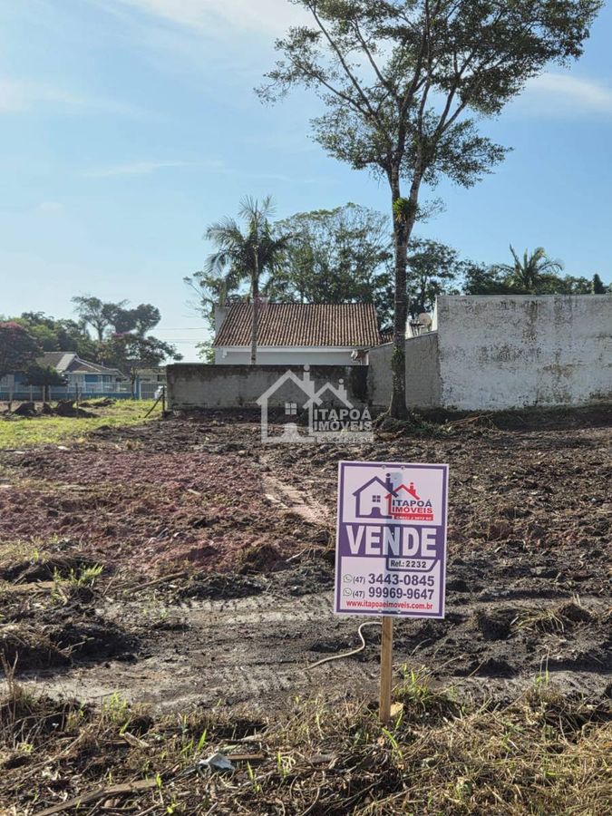 Terreno com 384m² no Balneário Mariluz