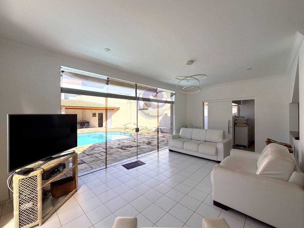 Villa Soares — Uma casa leve, acolhedora e feita para viver o melhor do Jardim Acapulco.