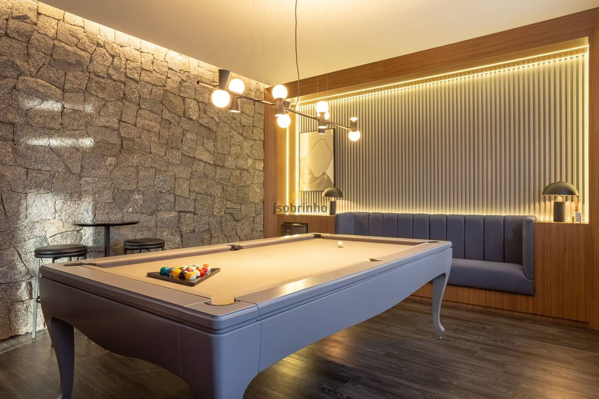 Black piano residence