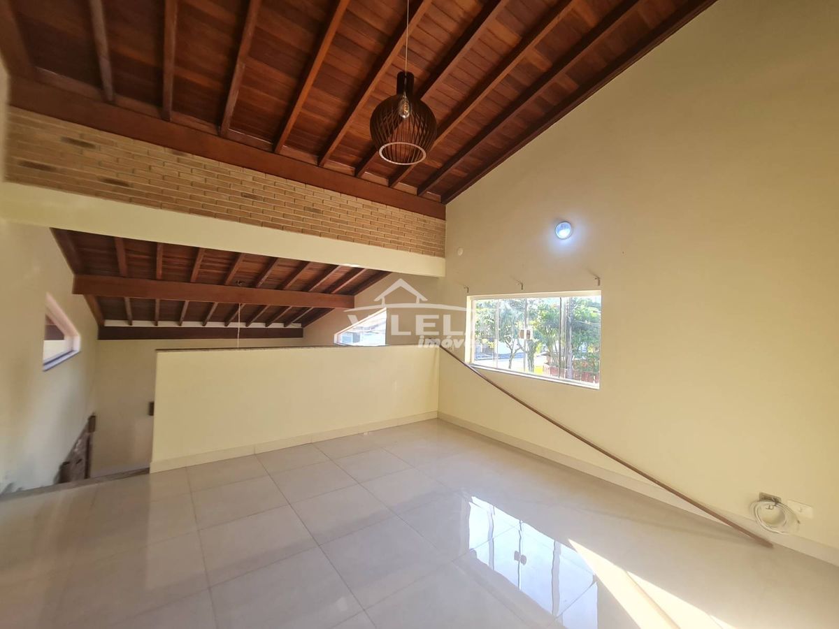Expetacular sobrado no Aruã.