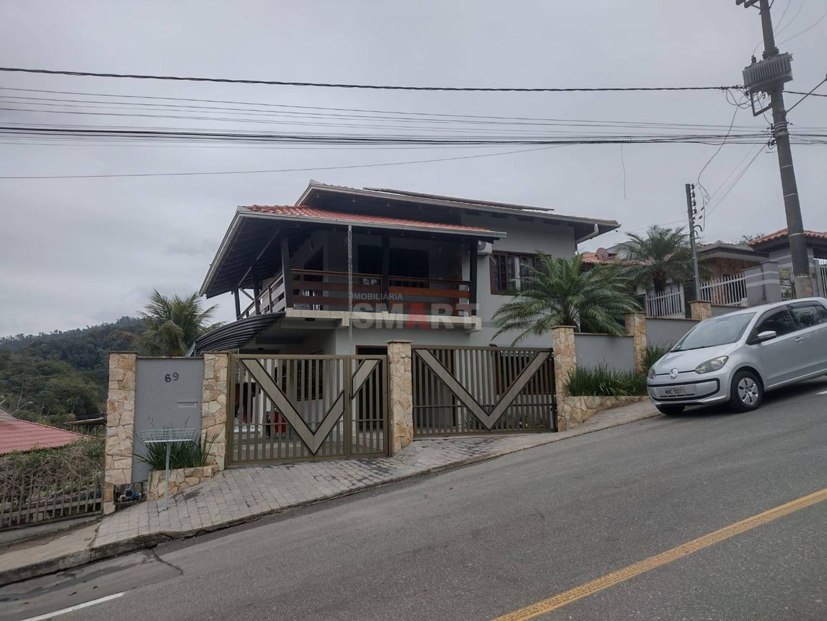 Casa com 3 Quartos Sendo 1 Suite no Bairro Estrada Nova