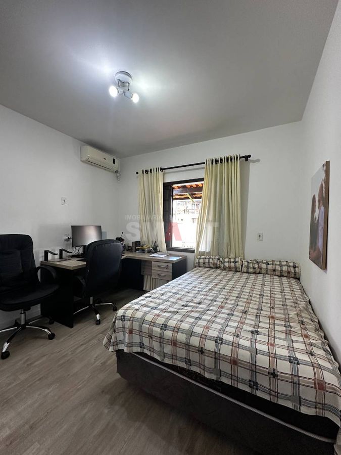 Casa semimobiliada com amplo terreno e 3 dormitórios