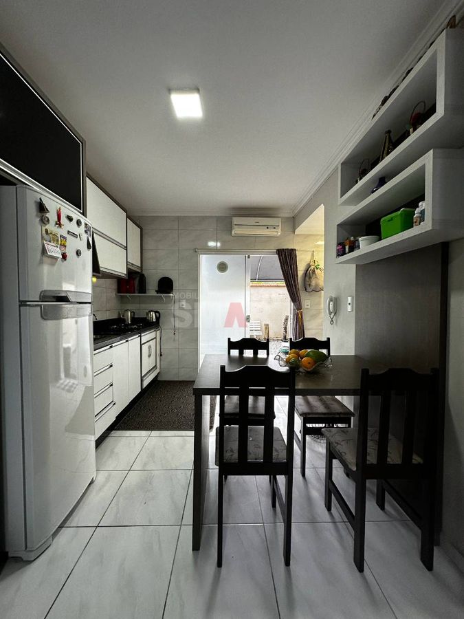 Apartamento com 2 quartos e ampla área externa e na frente
