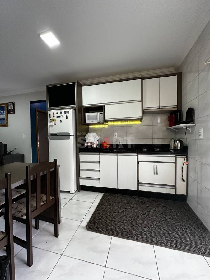 Apartamento com 2 quartos e ampla área externa e na frente