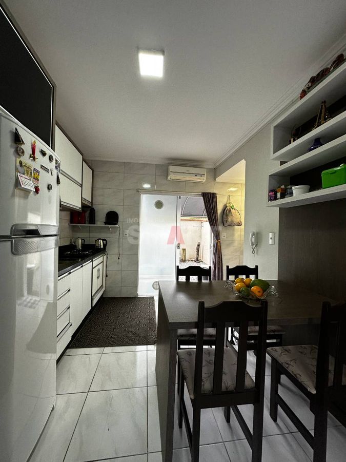 Apartamento com 2 quartos e ampla área externa e na frente