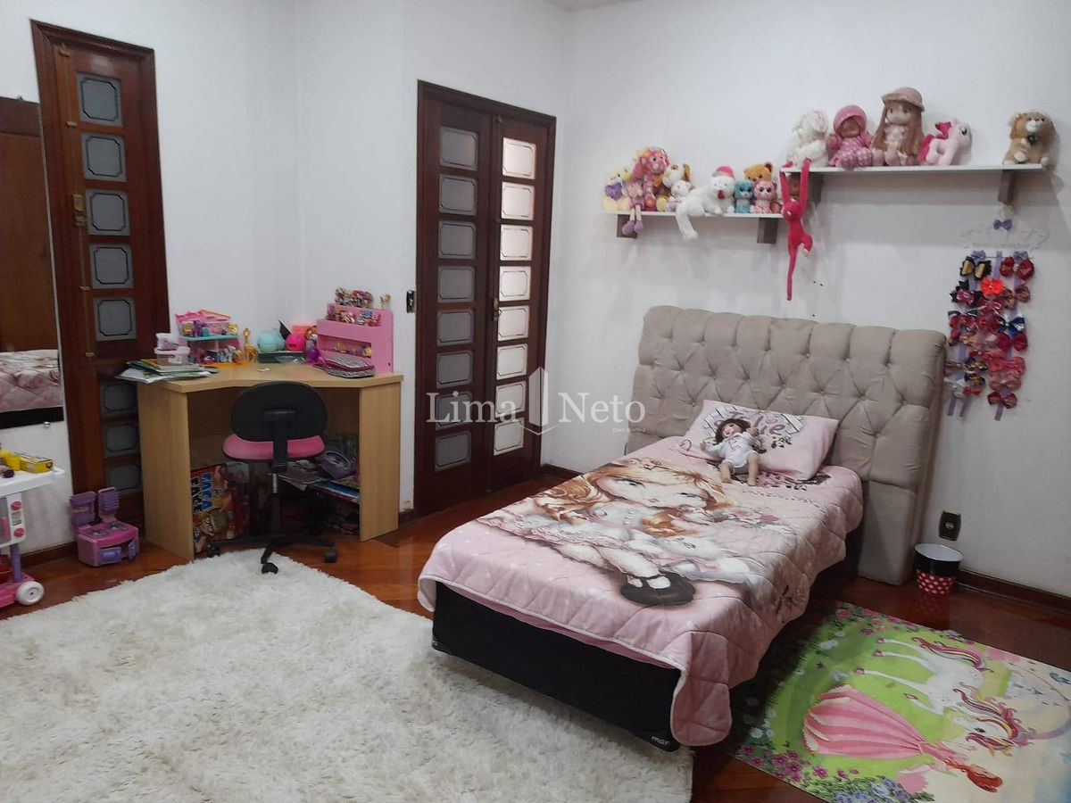Casa sobrado, 234 m2, 3 dorms ( 1 suíte com closet ) 4 vagas