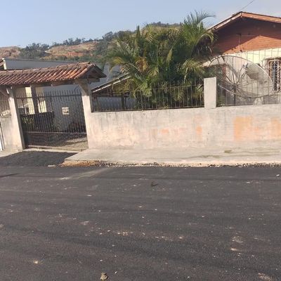 Casa 2 dorm — Terreno com Casa de Madeira, Itapema/SC - Casa em Itapema - à venda - Portal Imóveis Itapema