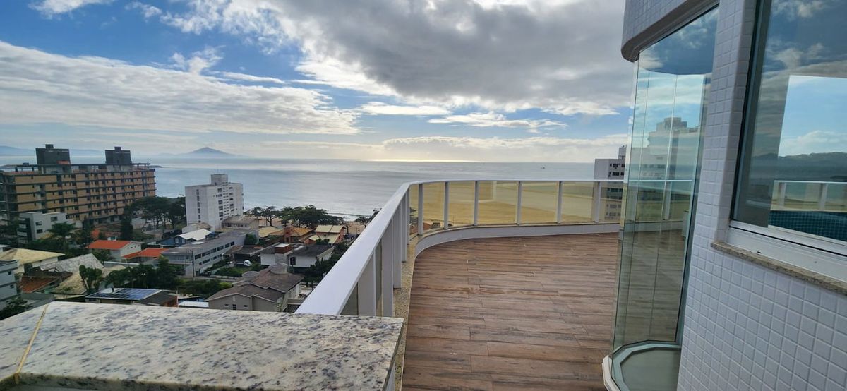 Cobertura duplex em Cabeçudas