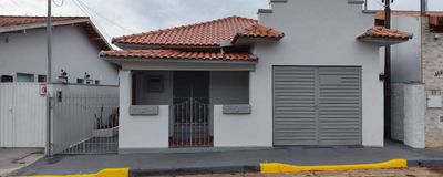 Casa para Alugar com 2 Dormitórios, Escritório, Quintal e Garagem Coberta no Centro - Avaré. Foto 3