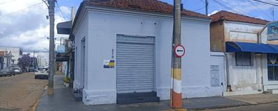 Ponto Comercial com Salão, Cozinha e Banheiro para Alugar no Centro de Avaré. Foto 3