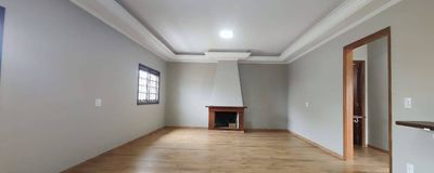 Casa Recém-Reformada à Venda com 3 Quartos (1 Suíte), Sala 2 Ambientes com Lareira e Armários Planejados em Vila São Felipe - Avaré. Foto 3