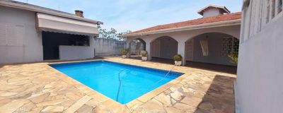 Casa à Venda com 3 Quartos, Edícula com Apartamento, Piscina e Garagem para 6 Carros em Jardim Boa Vista - Avaré. Foto 3
