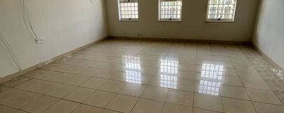 Casa com 2 Quartos, 1 Suíte e fundos com Suíte e Churrasqueira à Venda e Para Alugar em Santa Maria - Avaré. Foto 3