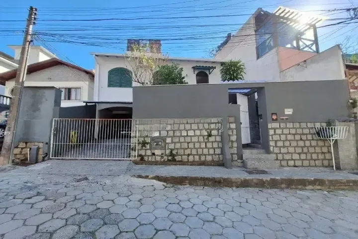 Alugo Casa na Trindade 3 dormitorios - Casa em Trindade, Florianópolis - para locação - Seiter Imobiliária