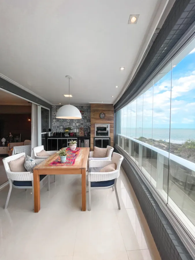Varanda gourmet com vista para o mar
