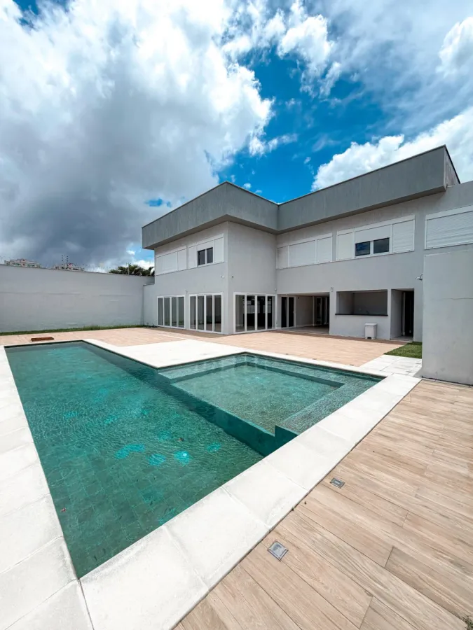 Fachada com piscina