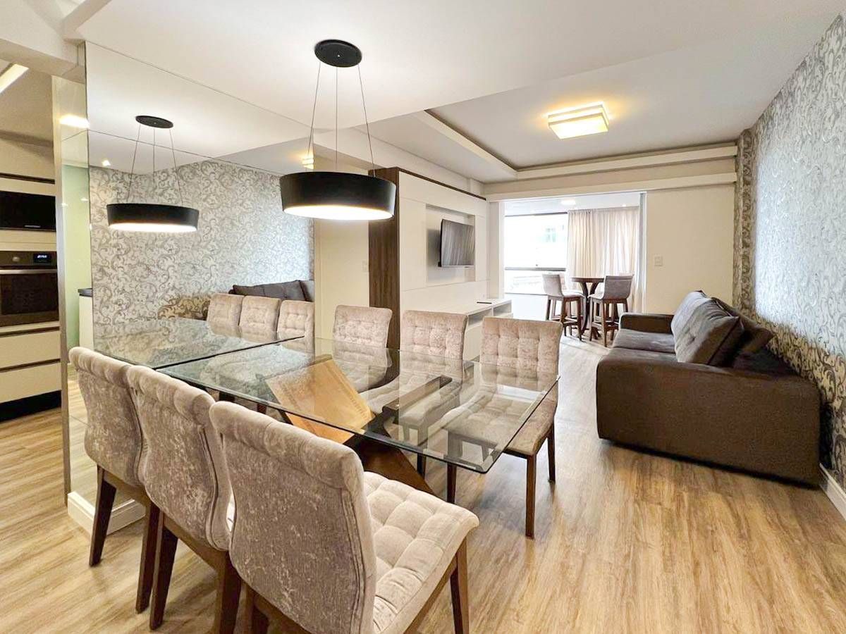 Apartamento com 03 dormitórios para locação anual na quadra mar de Balneário Camboriú - Apartamento em Centro, Balneário Camboriú - para locação - Desc Imóveis