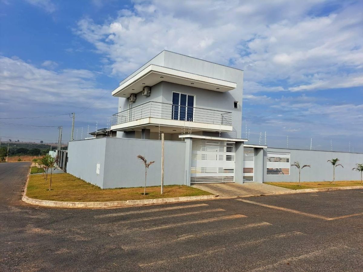 Sobrado com 3 quartos, 3 suítes
