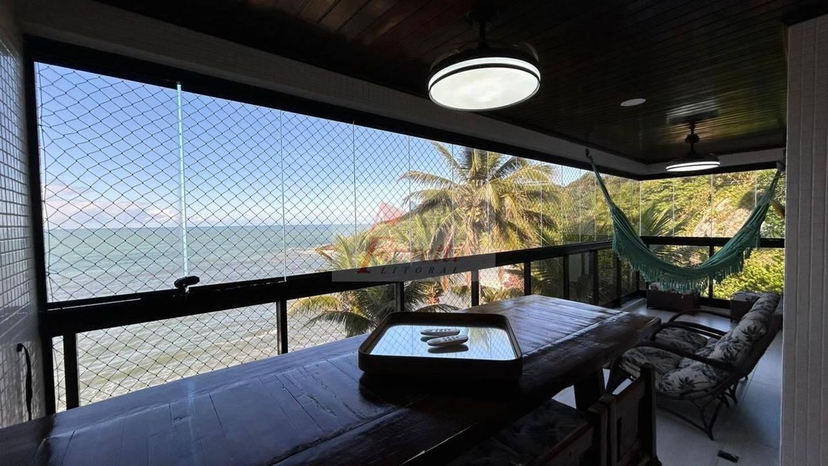 Apartamento com 2 dormitórios e vista oceânica no Costão das Tartarugas