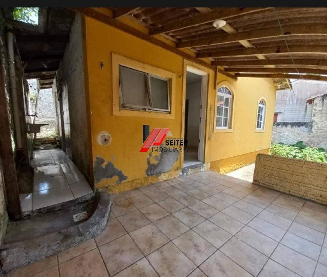 Terreno com duas casas à venda no Bairro Trindade em Florianópolis - Lote/Terreno em Trindade, Florianópolis - à venda - Seiter Imobiliária