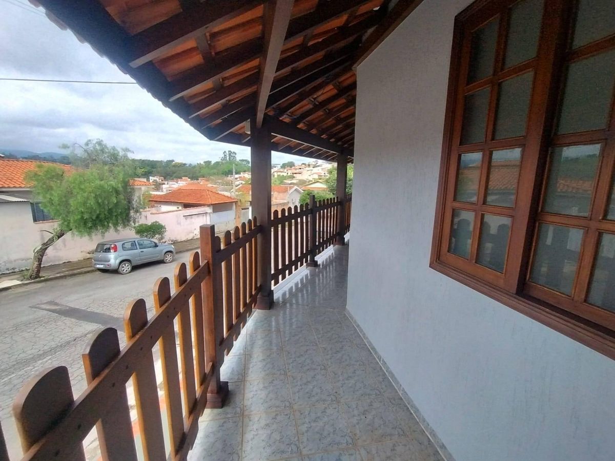 LINDA CASA EM UM BAIRRO TRANQUILO E FAMILIAR - Casa em Jardim dos Reis, São João da Boa Vista - à venda - BOCOLI IMÓVEIS