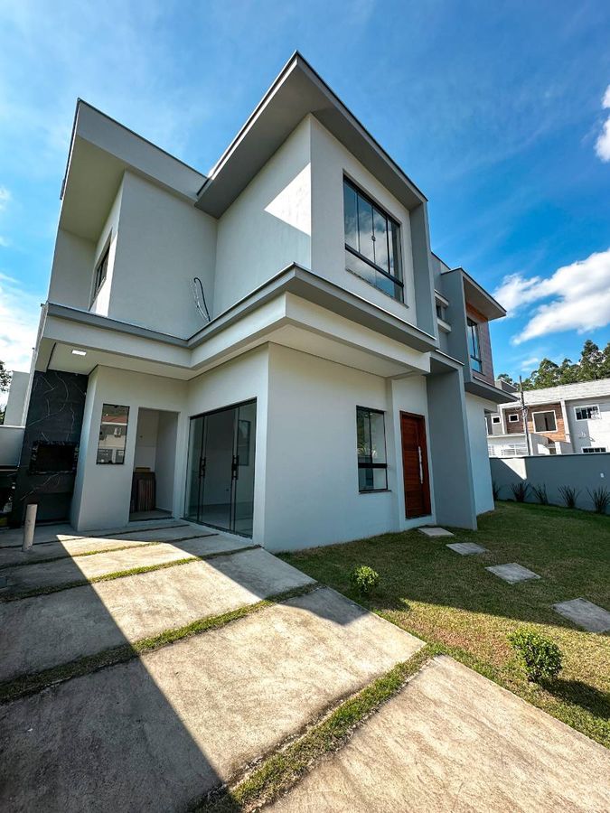 Geminado de Esquina com 1 Suíte + 2 Quartos no bairro Amizade