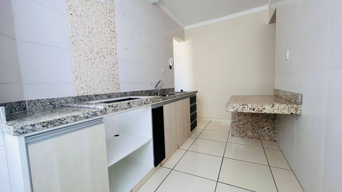 Apartamento Tubalina - 2 Quartos com Armários- Sacada- Cozinha com armários- Banheiro com blindex - 2252Udi - Apartamento em Tubalina, Uberlândia - à venda - UDI.Corretor