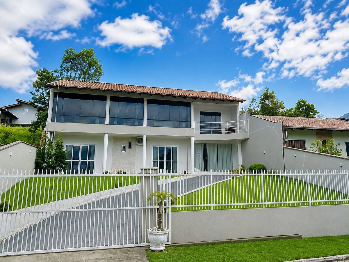 Casa Alto Padrão - Casa em Laranjeiras, Rio do Sul - à venda - IMOBILIARIA ALTO VALE LTDA