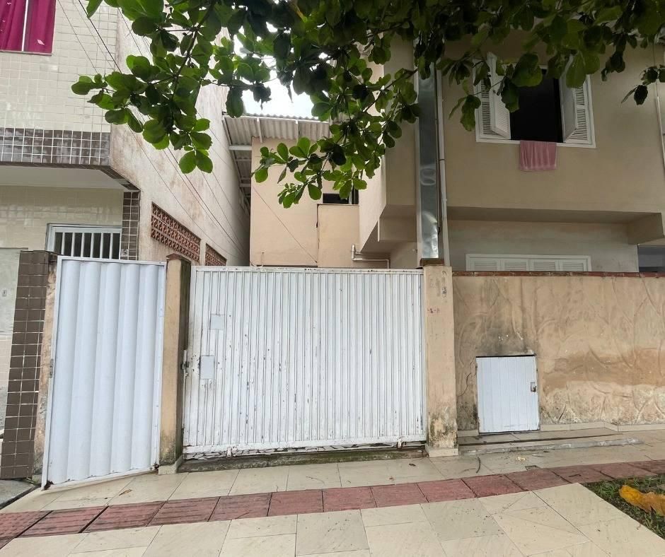Apartamento com 2 dormitórios sem mobilia para locação anual no Bairro Jardim Iate Clube  em Balneário Camboriú