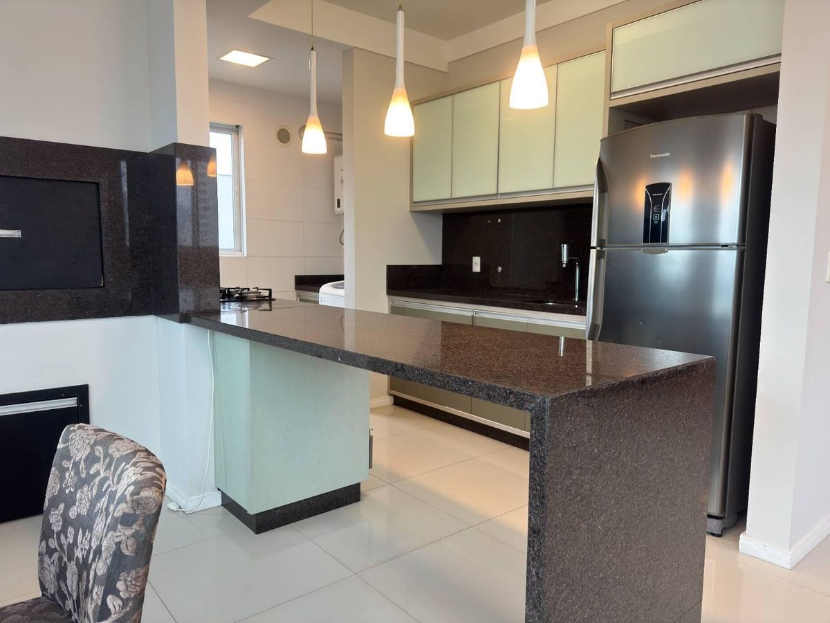 Apartamento para locação anual de 03 Suítes, Mobiliado, excelente localização - Apartamento em Centro, Balneário Camboriú - para locação - Desc Imóveis