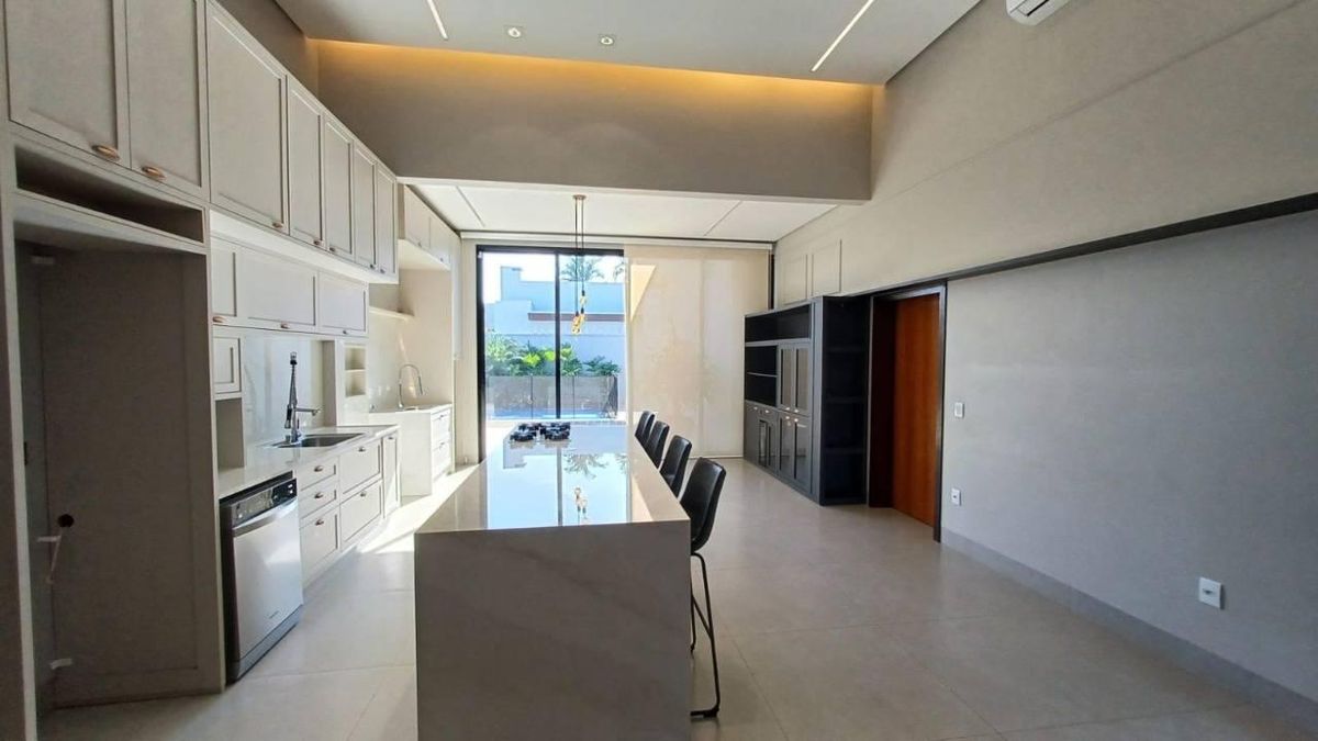 Casa com 3 quartos, 3 suítes