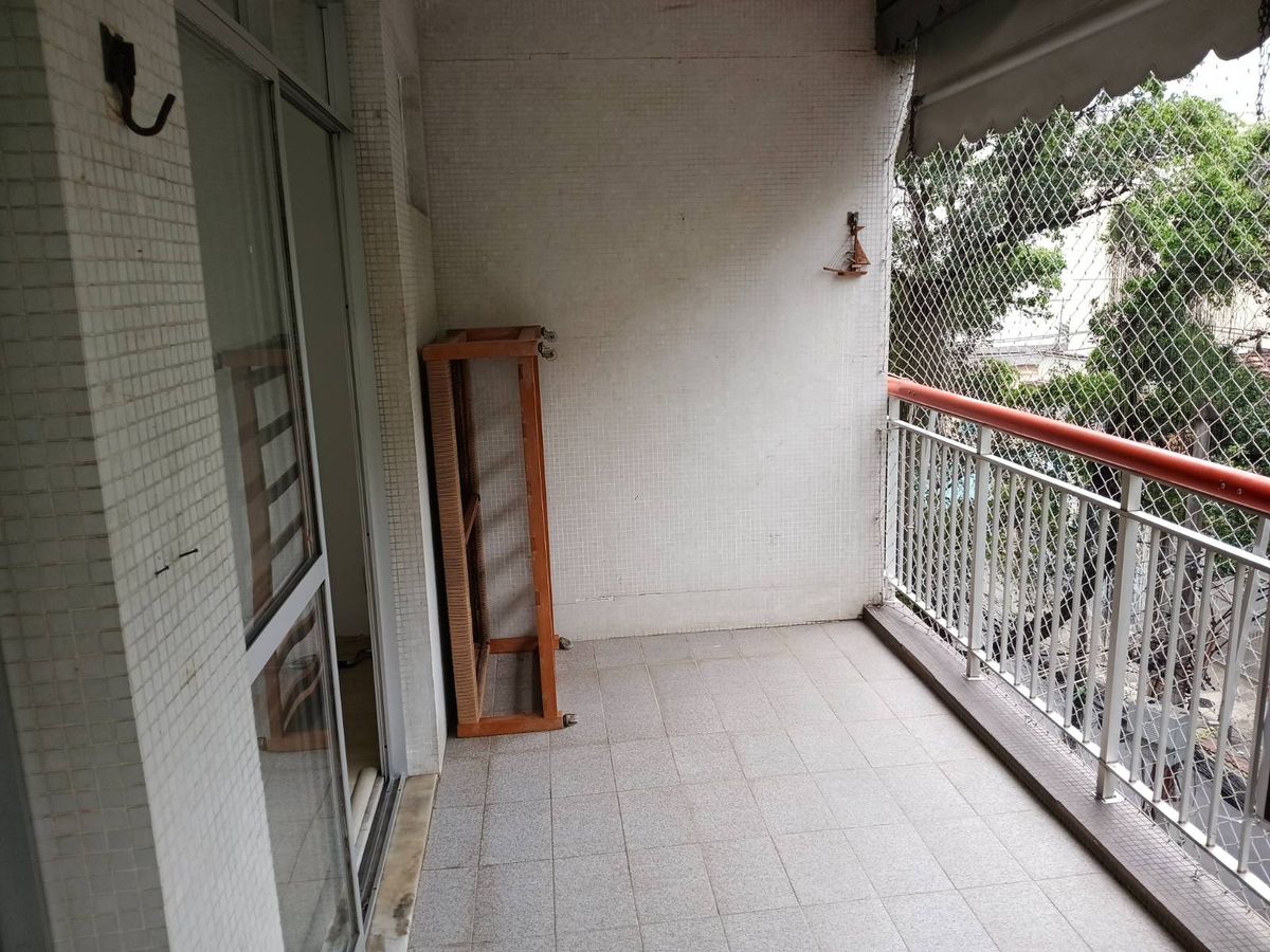 Apartamento à venda. Varanda, 2 quartos sendo 1 suíte, dependências e vaga. Codigo 25172 - Apartamento em Tijuca, Rio de Janeiro - à venda - MIGUEZ IMOBILIÁRIA