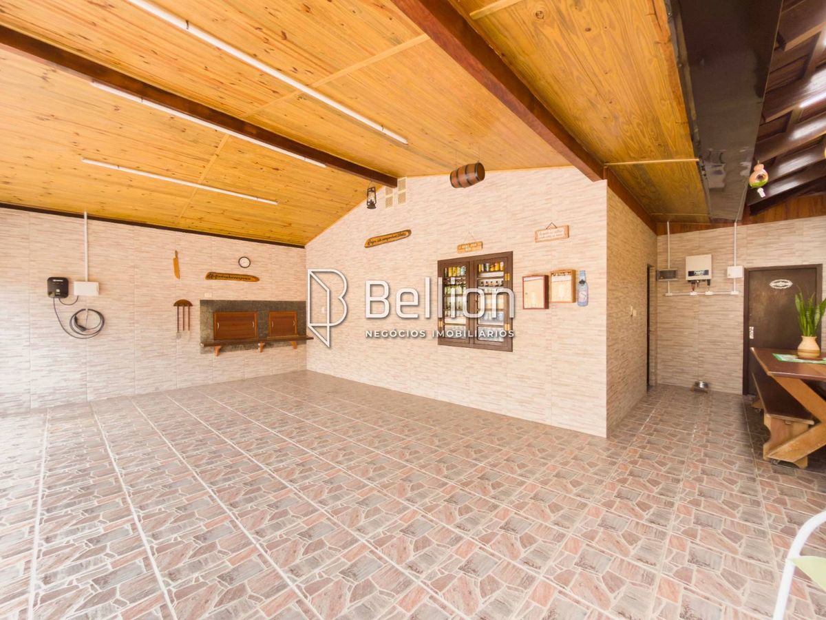 Casa com terreno amplo e lazer completo no Bairro dos Estados, em Timbó!