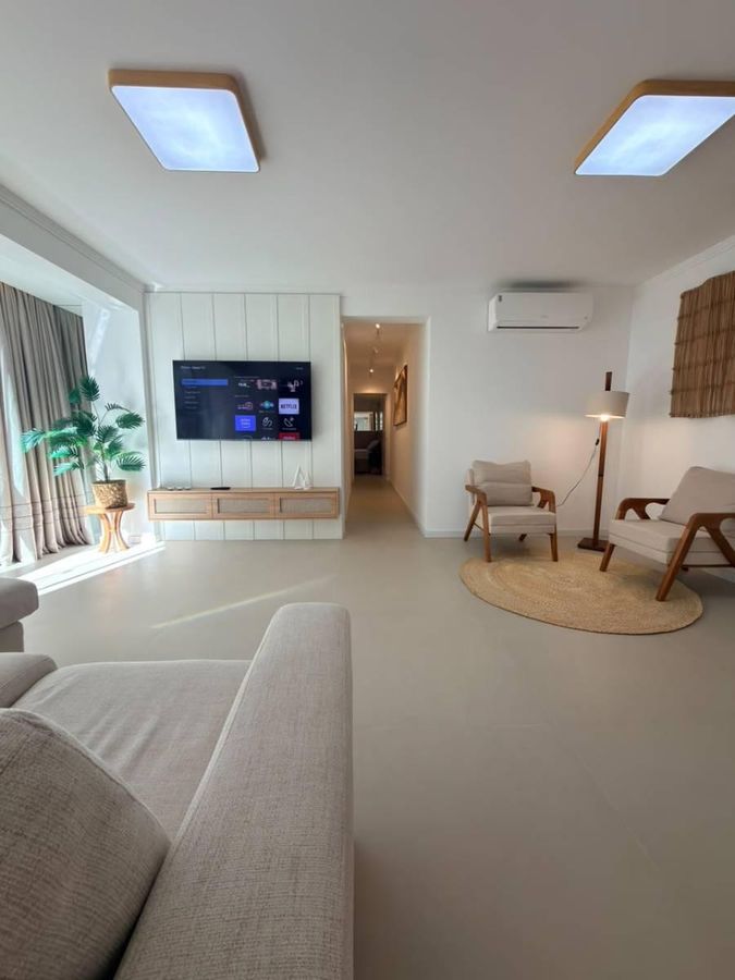 QUADRA MAR NO CENTRO DE BALNEÁRIO CAMBORIÚ COM 2 DORMITÓRIOS, SUÍTE E GARAGEM PRIVATIVA MOBILIADO EQUIPADO E DECORADO - Apartamento em Centro, Balneário Camboriú - à venda - CRISTINA DA SPEROTTO IMOBILIÁRIA LTDA