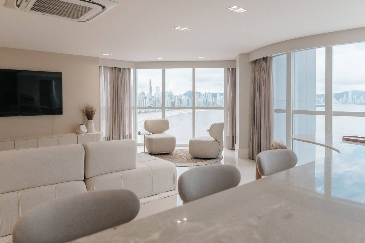 Apartamento à venda Frente Mar MOBILIADO no Edifício Ibiza Towers com 4 suítes em Balneário Camboriú - Apartamento em Centro, Balneário Camboriú - à venda - WOW Imobiliária Ltda